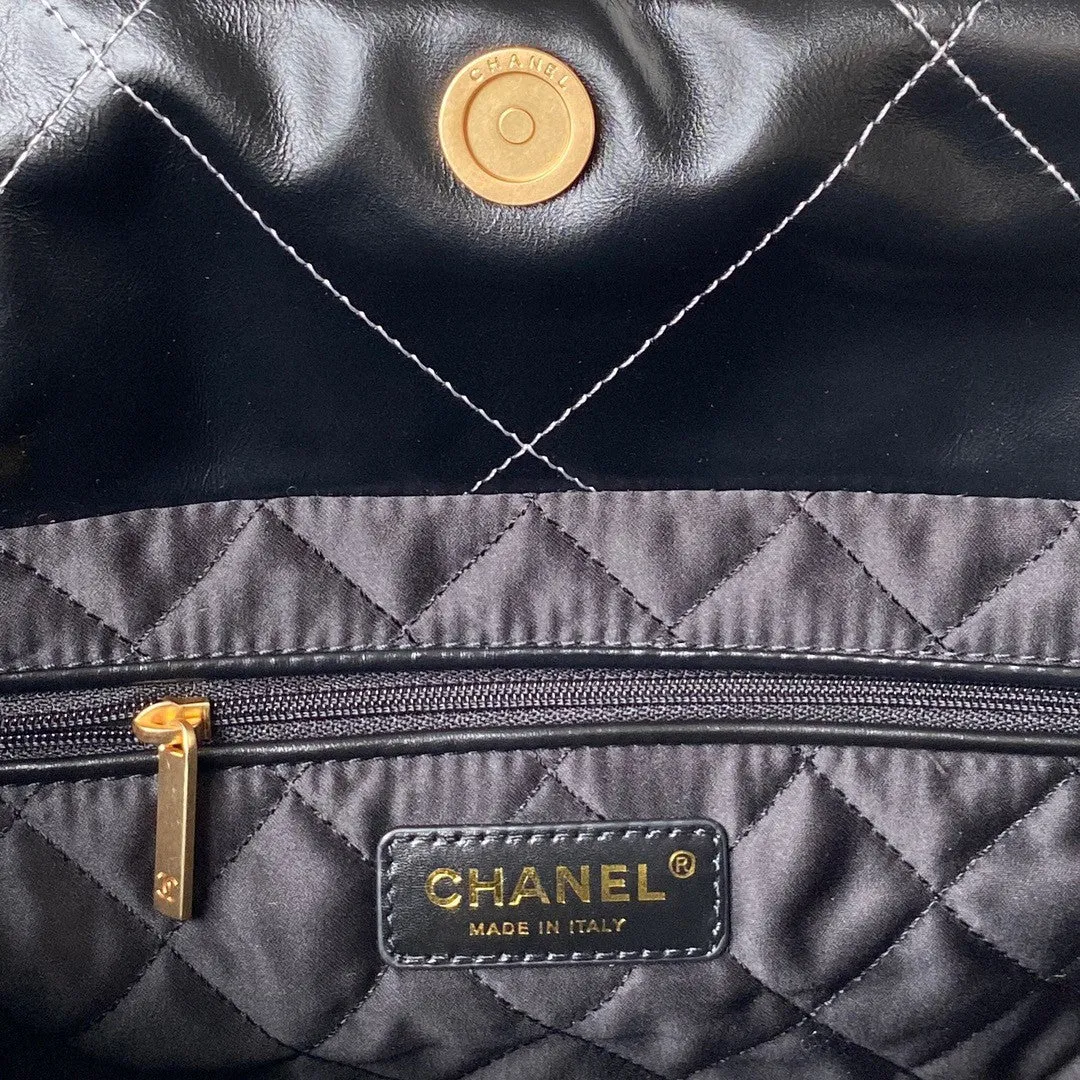 22 Large Handbags