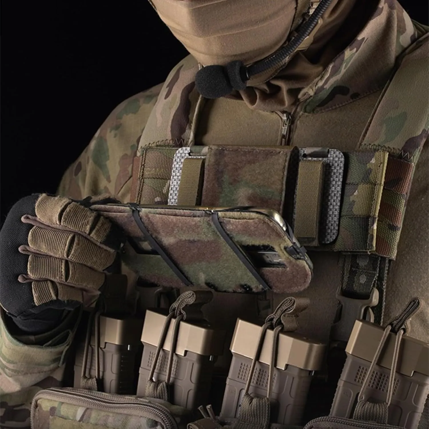 Airsoft Plate Carrier Molle Phone Carrier Outdoor Lightweight Navigation Board，Wide Angle Foldable Phone Holder Chest Rig Hovering Mount Tactical Vest Accessory (Wolf Gray)