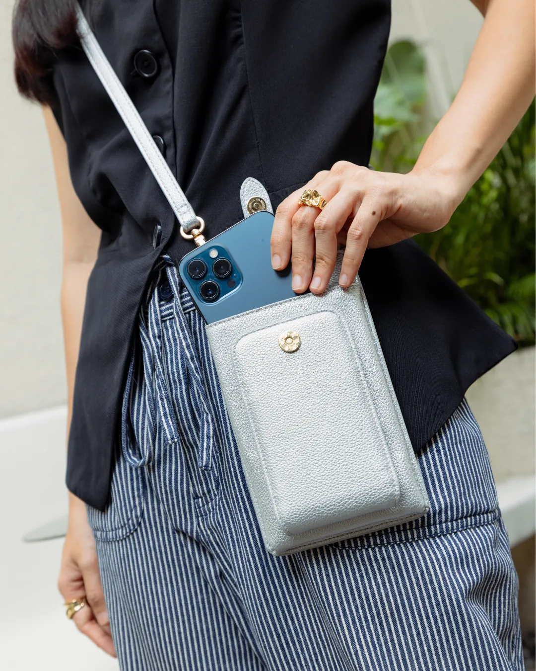 ATHENA PHONE BAG IN SILVER