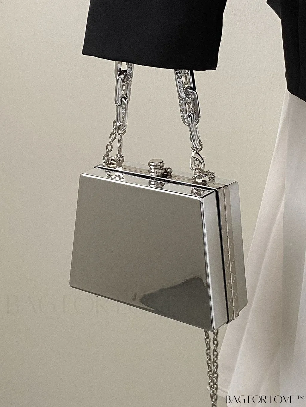 BagForLove - Chic Acrylic Chain Bag: Stylish Handbag for Fashionable Women