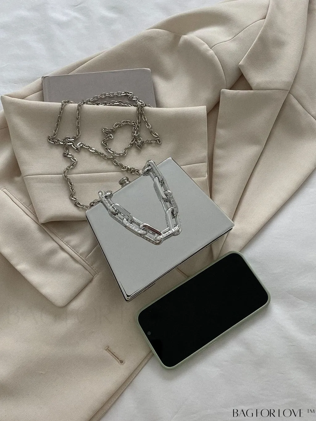 BagForLove - Chic Acrylic Chain Bag: Stylish Handbag for Fashionable Women