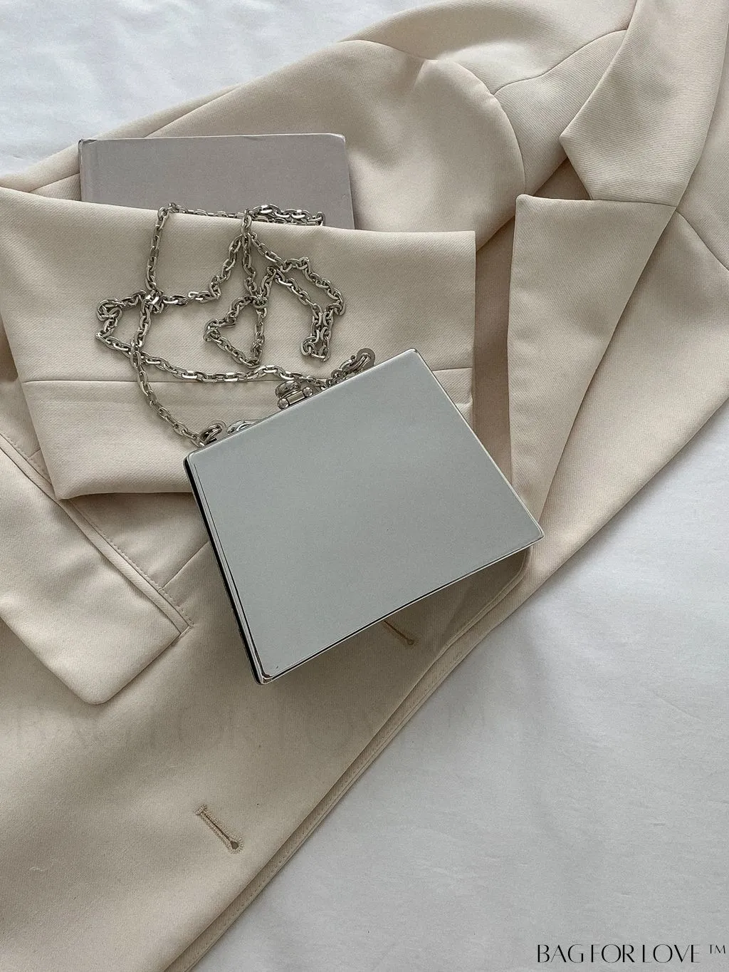 BagForLove - Chic Acrylic Chain Bag: Stylish Handbag for Fashionable Women