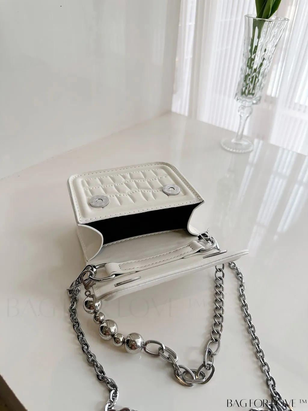 BagForLove - Chic Crocodile Pattern Flap Handbag with Metallic Chain Strap