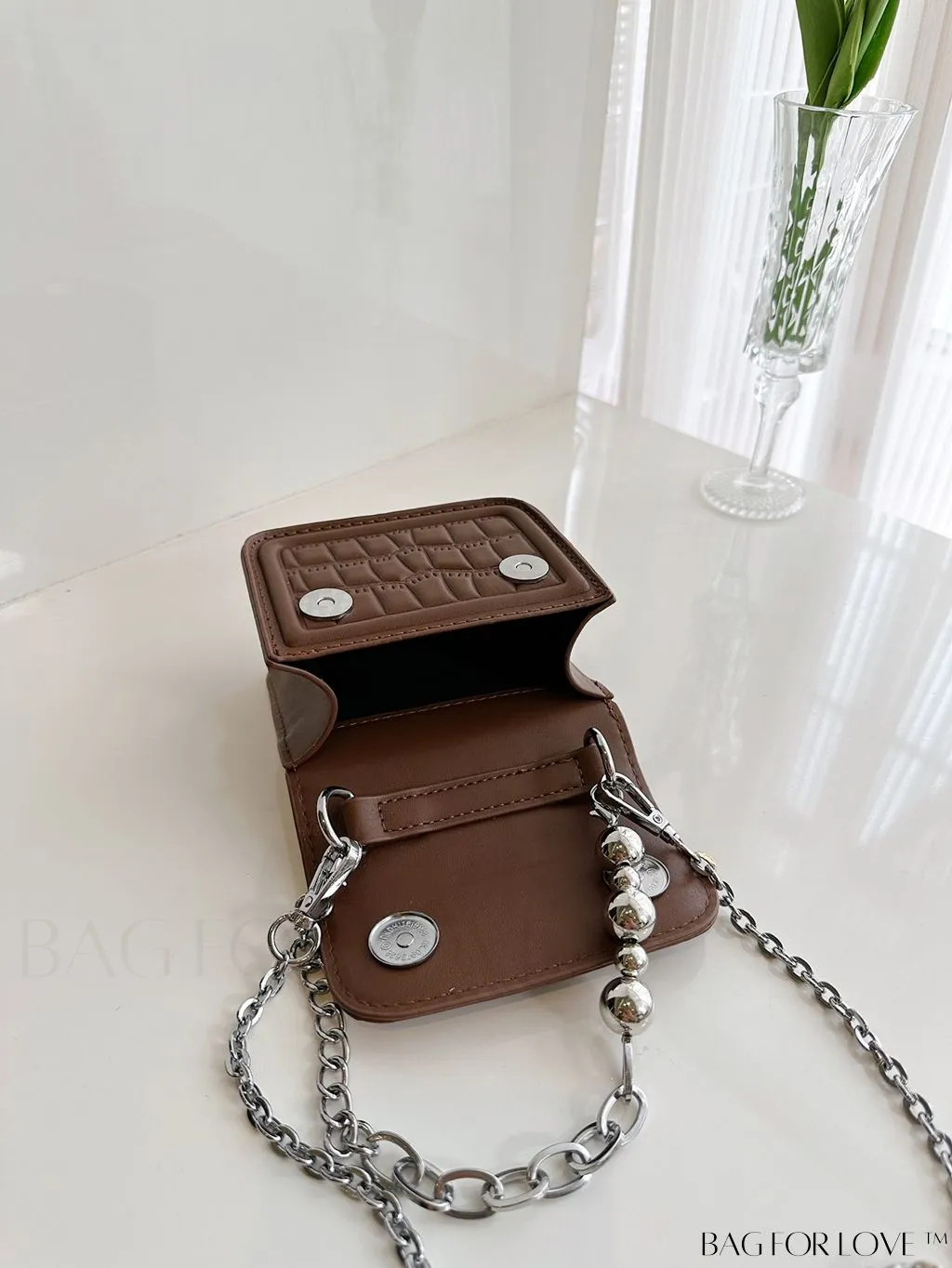 BagForLove - Chic Crocodile Pattern Flap Handbag with Metallic Chain Strap
