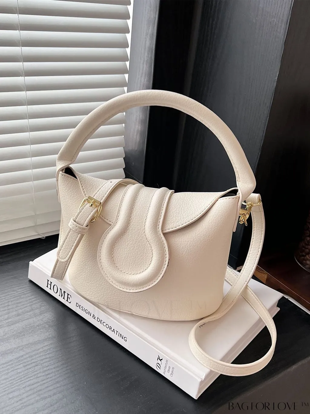 BagForLove - Stylish Adjustable Shoulder Strap Handbag with Flap Top