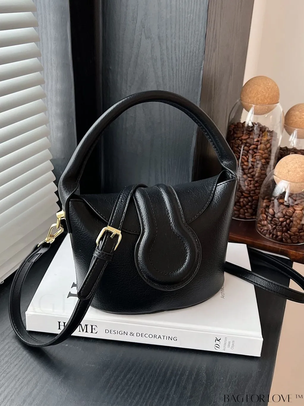 BagForLove - Stylish Adjustable Shoulder Strap Handbag with Flap Top