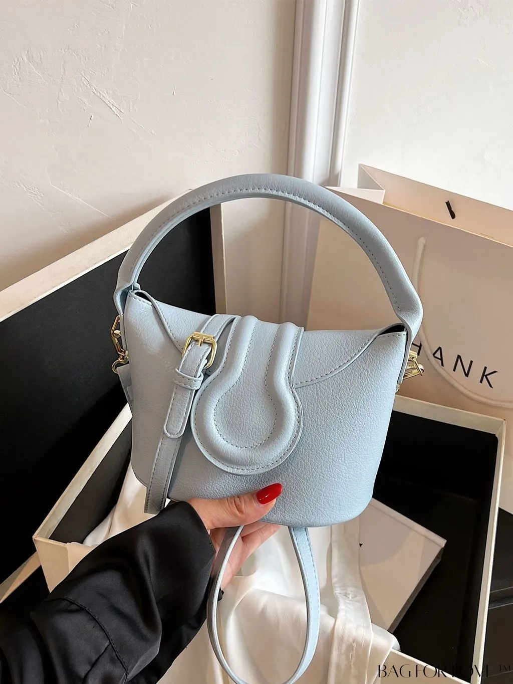 BagForLove - Stylish Adjustable Shoulder Strap Handbag with Flap Top
