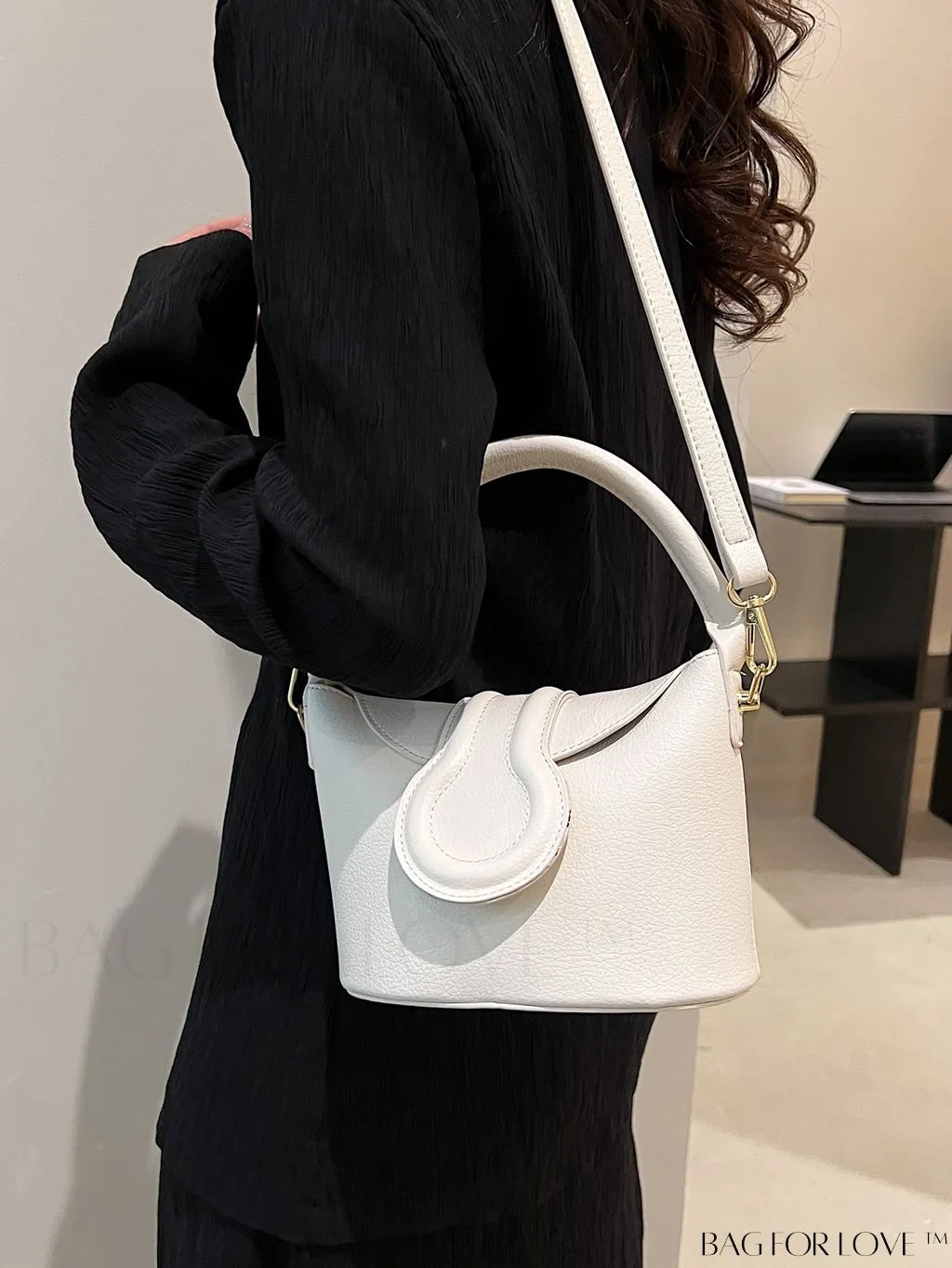 BagForLove - Stylish Adjustable Shoulder Strap Handbag with Flap Top