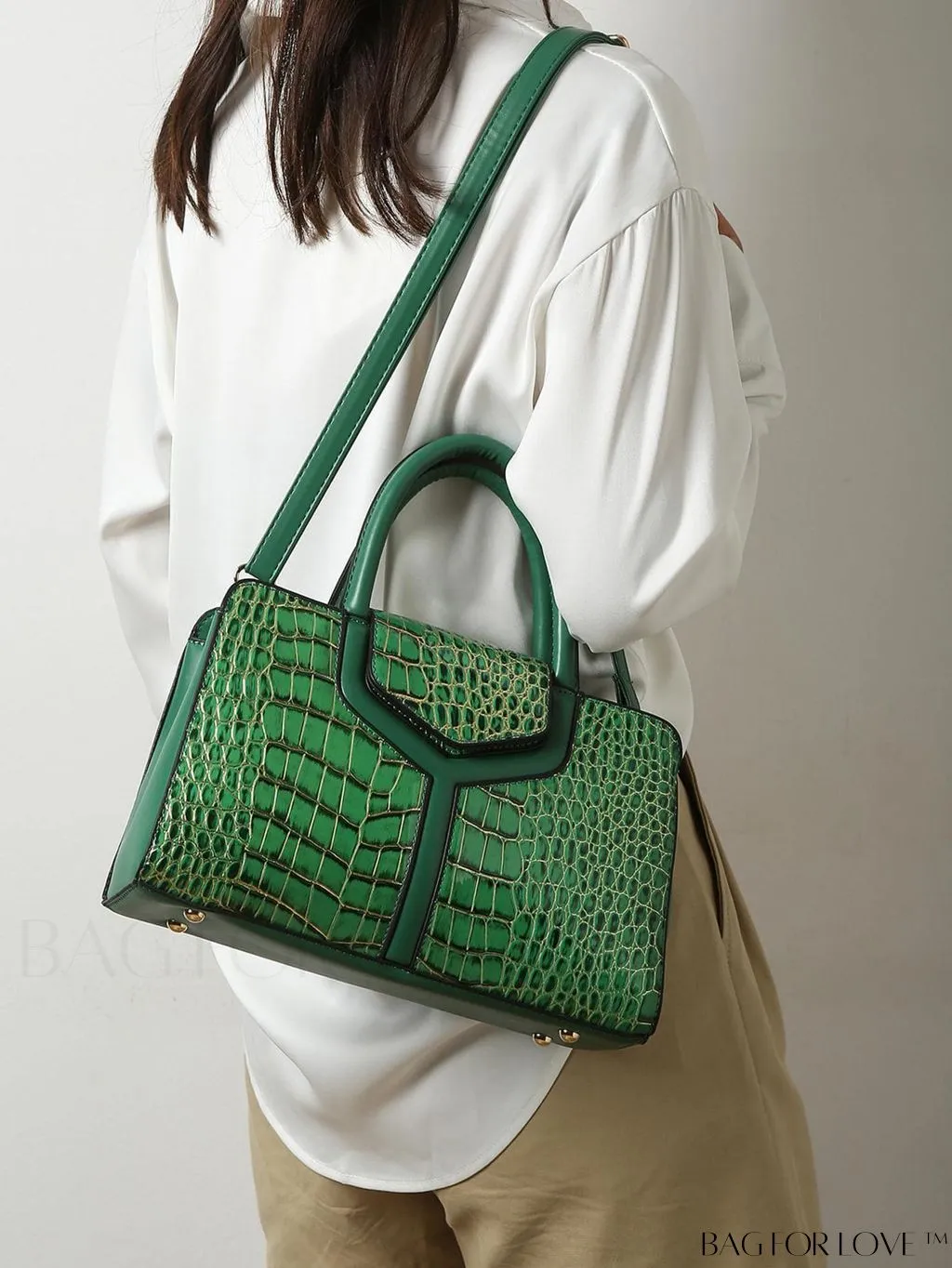 BagForLove - Stylish Crocodile Pattern Handbag: Fashionable, Spacious, and Versatile Crossbody Purse