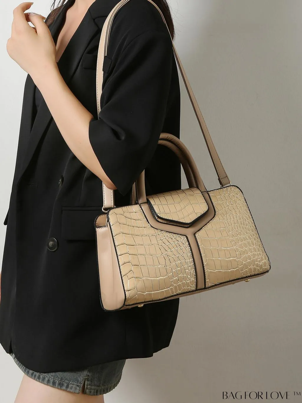 BagForLove - Stylish Crocodile Pattern Handbag: Fashionable, Spacious, and Versatile Crossbody Purse