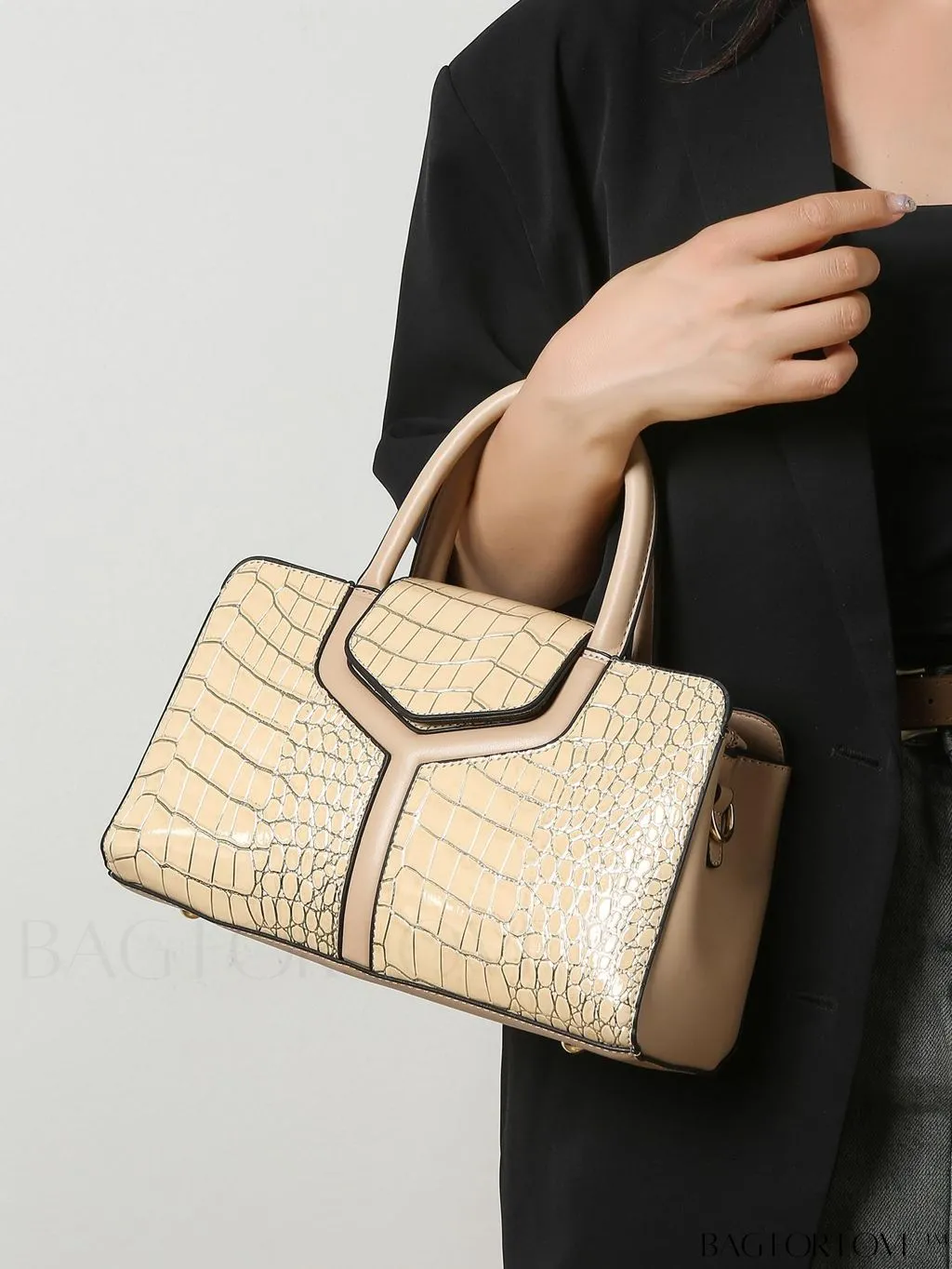 BagForLove - Stylish Crocodile Pattern Handbag: Fashionable, Spacious, and Versatile Crossbody Purse