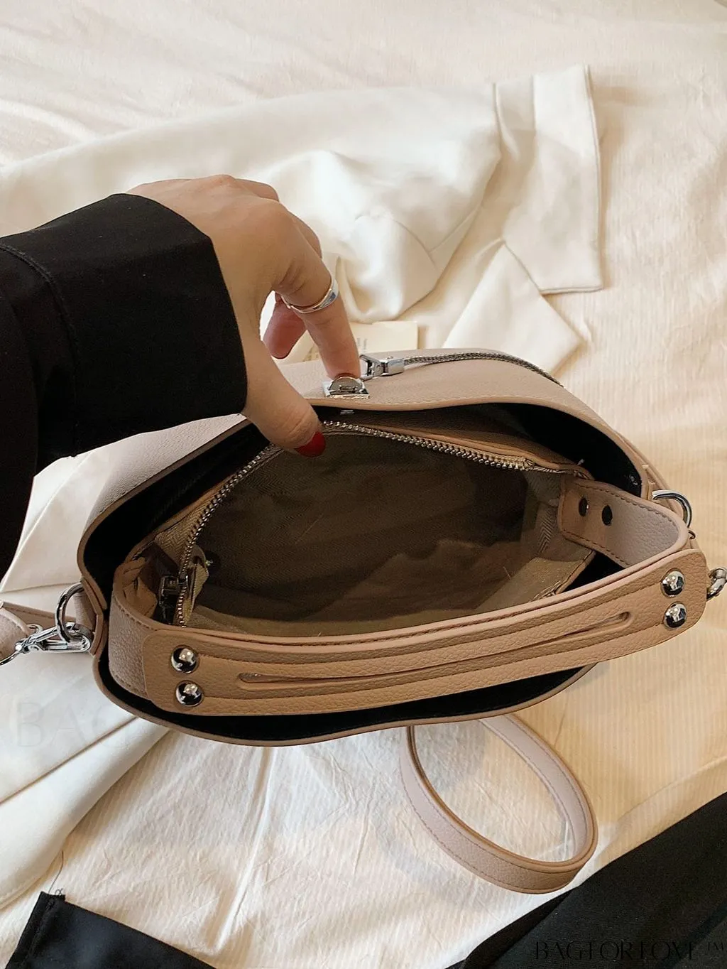 BagForLove - Stylish Metal Chain Accent Handbag - Adjustable Shoulder Strap - Perfect for Fashionistas