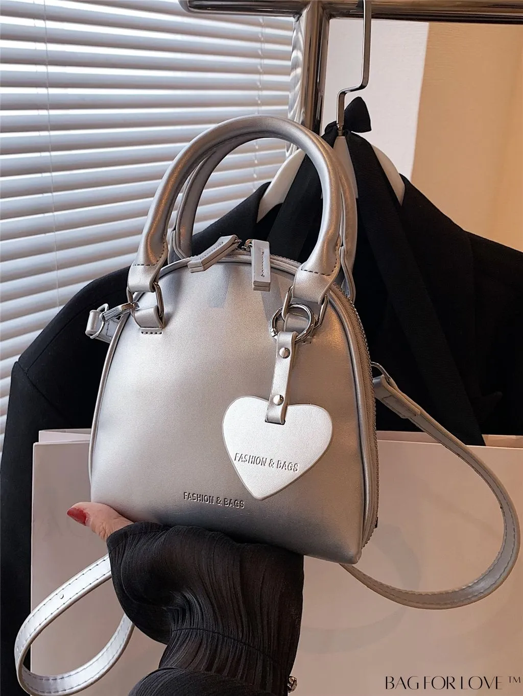 BagForLove - Stylish Seashell Tote Bag: Mini and Versatile with Dual Handles