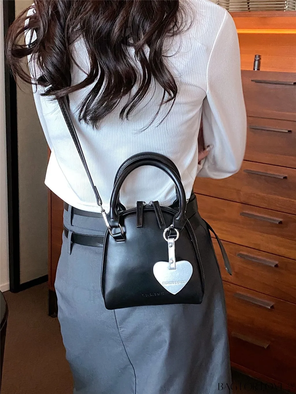 BagForLove - Stylish Seashell Tote Bag: Mini and Versatile with Dual Handles