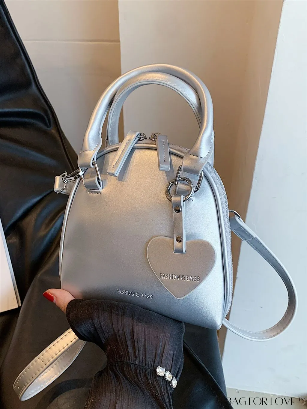 BagForLove - Stylish Seashell Tote Bag: Mini and Versatile with Dual Handles
