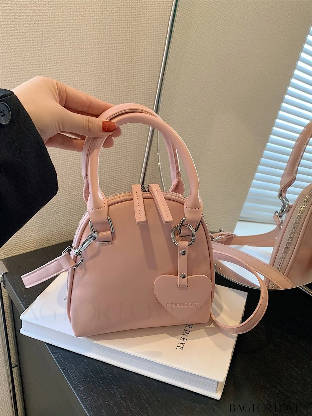 BagForLove - Stylish Seashell Tote Bag: Mini and Versatile with Dual Handles