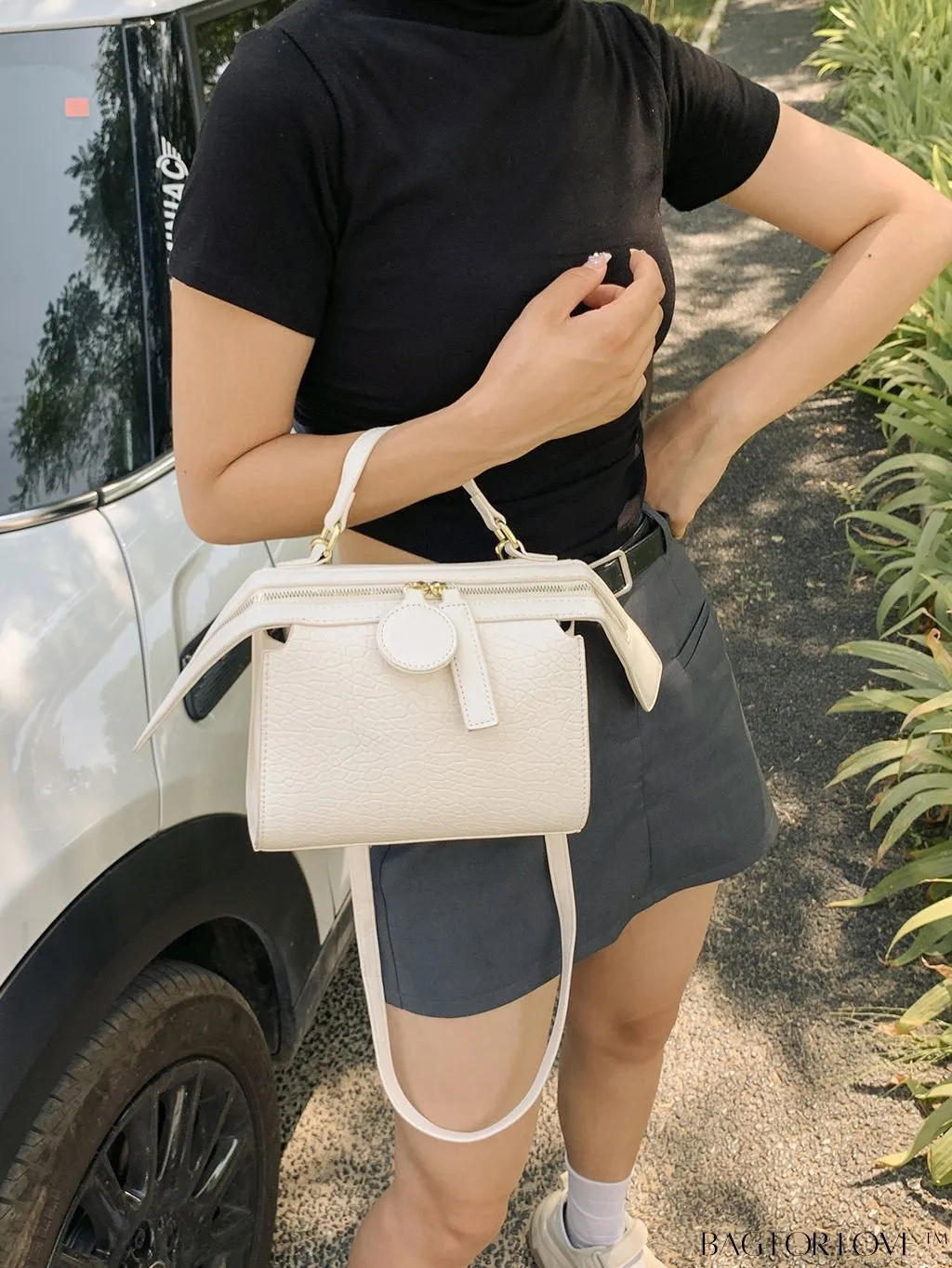 BagForLove - Versatile Womens Handbag: Stylish Solid Color with Spacious Capacity and Trendy Design