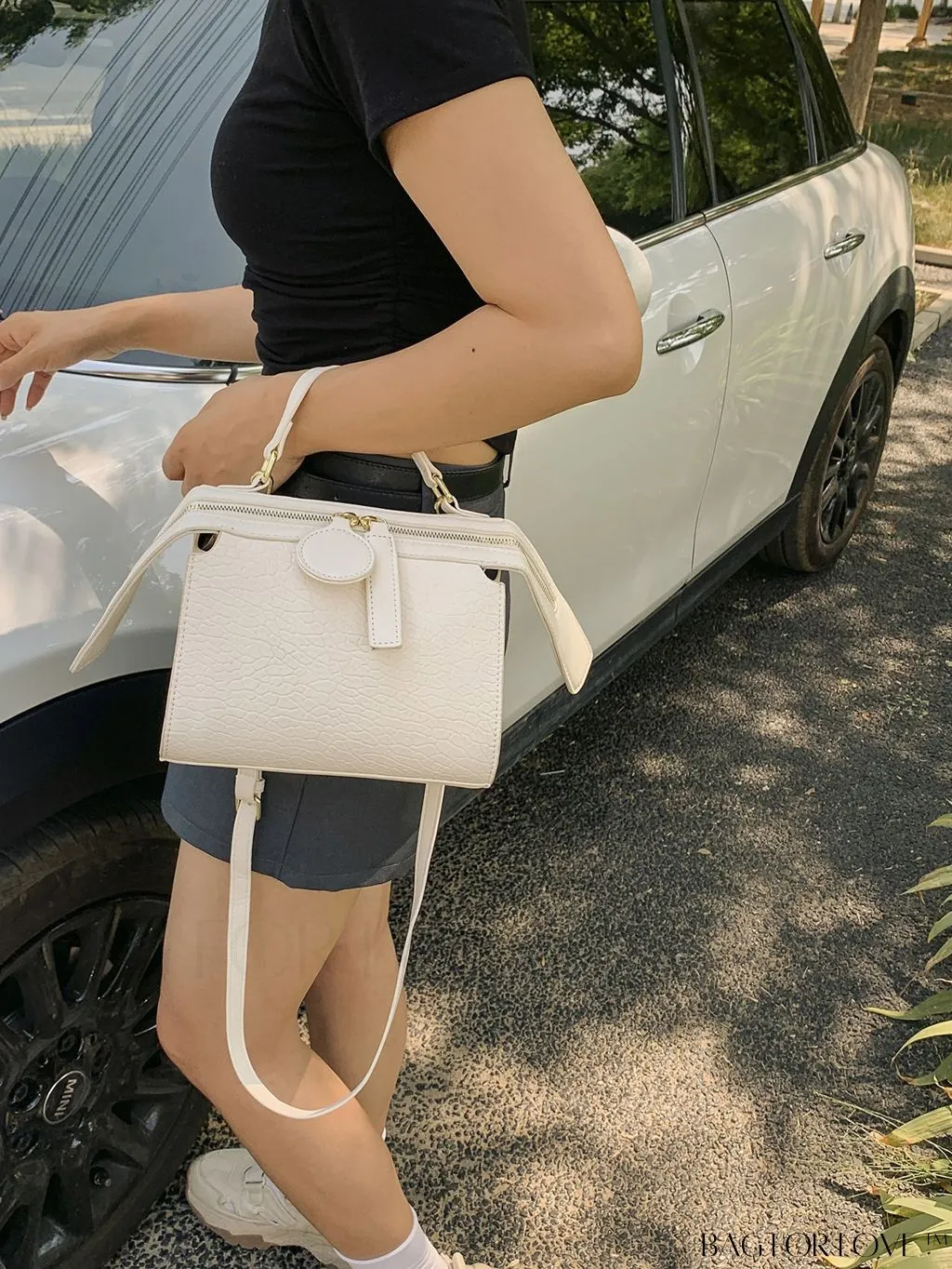 BagForLove - Versatile Womens Handbag: Stylish Solid Color with Spacious Capacity and Trendy Design