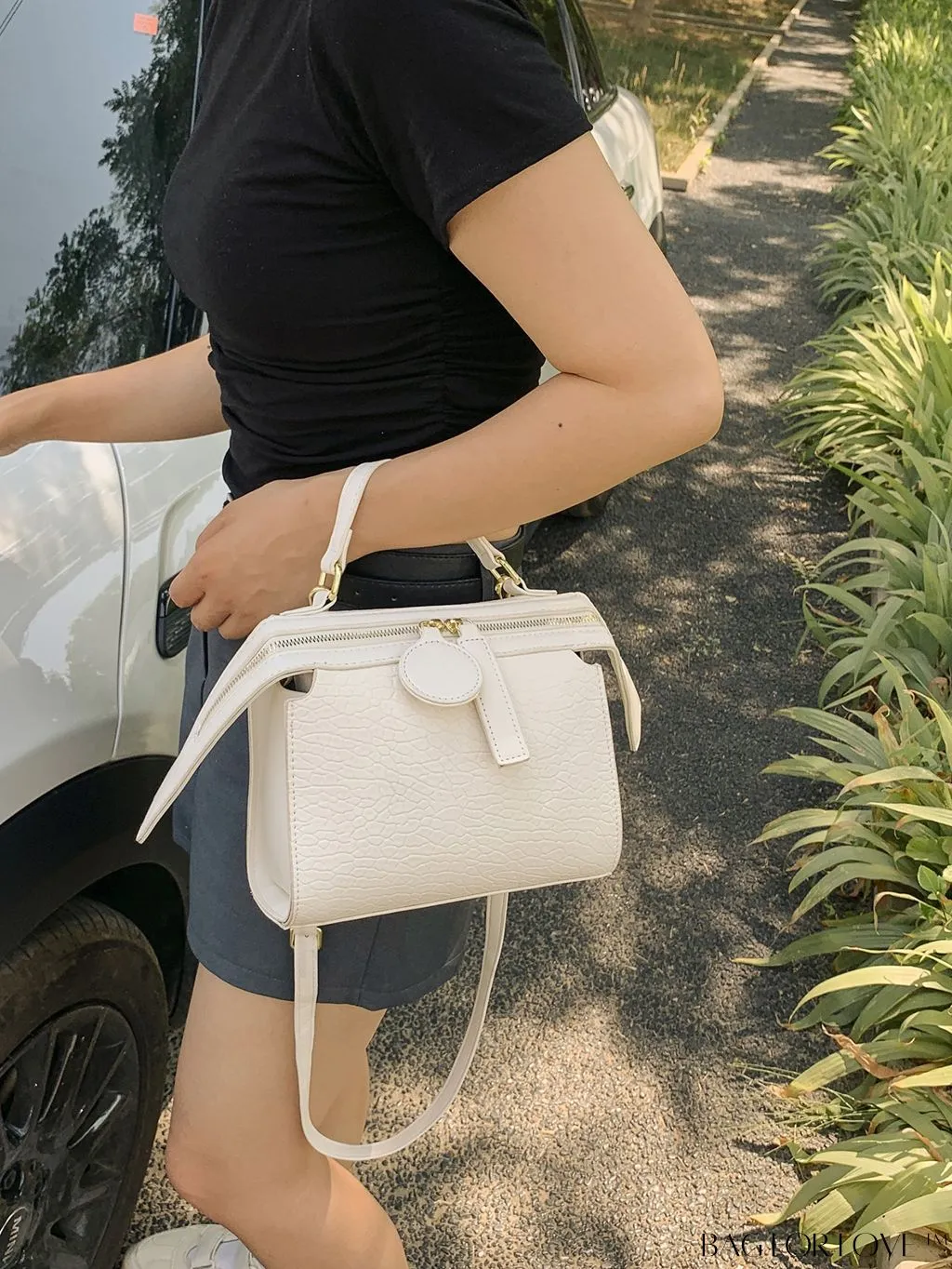 BagForLove - Versatile Womens Handbag: Stylish Solid Color with Spacious Capacity and Trendy Design