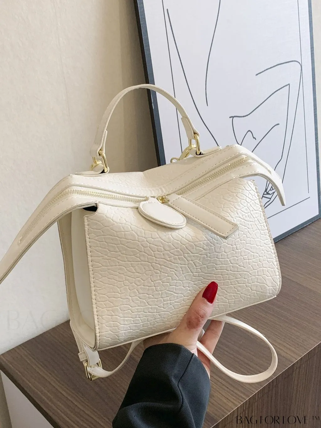 BagForLove - Versatile Womens Handbag: Stylish Solid Color with Spacious Capacity and Trendy Design