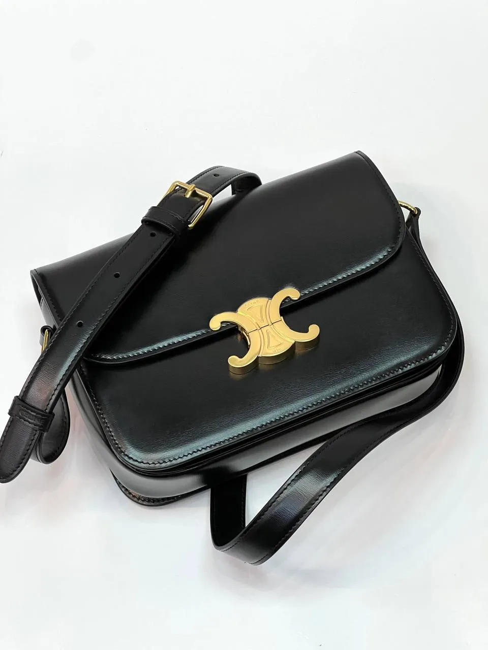 CELINE CLASSIQUE TRIOMPHE BAG IN SHINY CALFSKIN BLACK