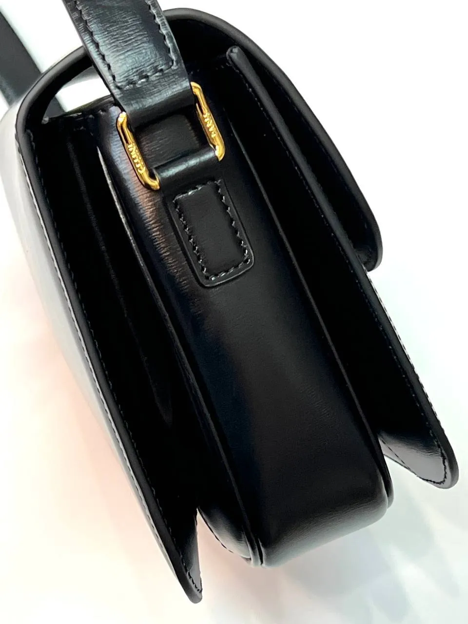 CELINE CLASSIQUE TRIOMPHE BAG IN SHINY CALFSKIN BLACK