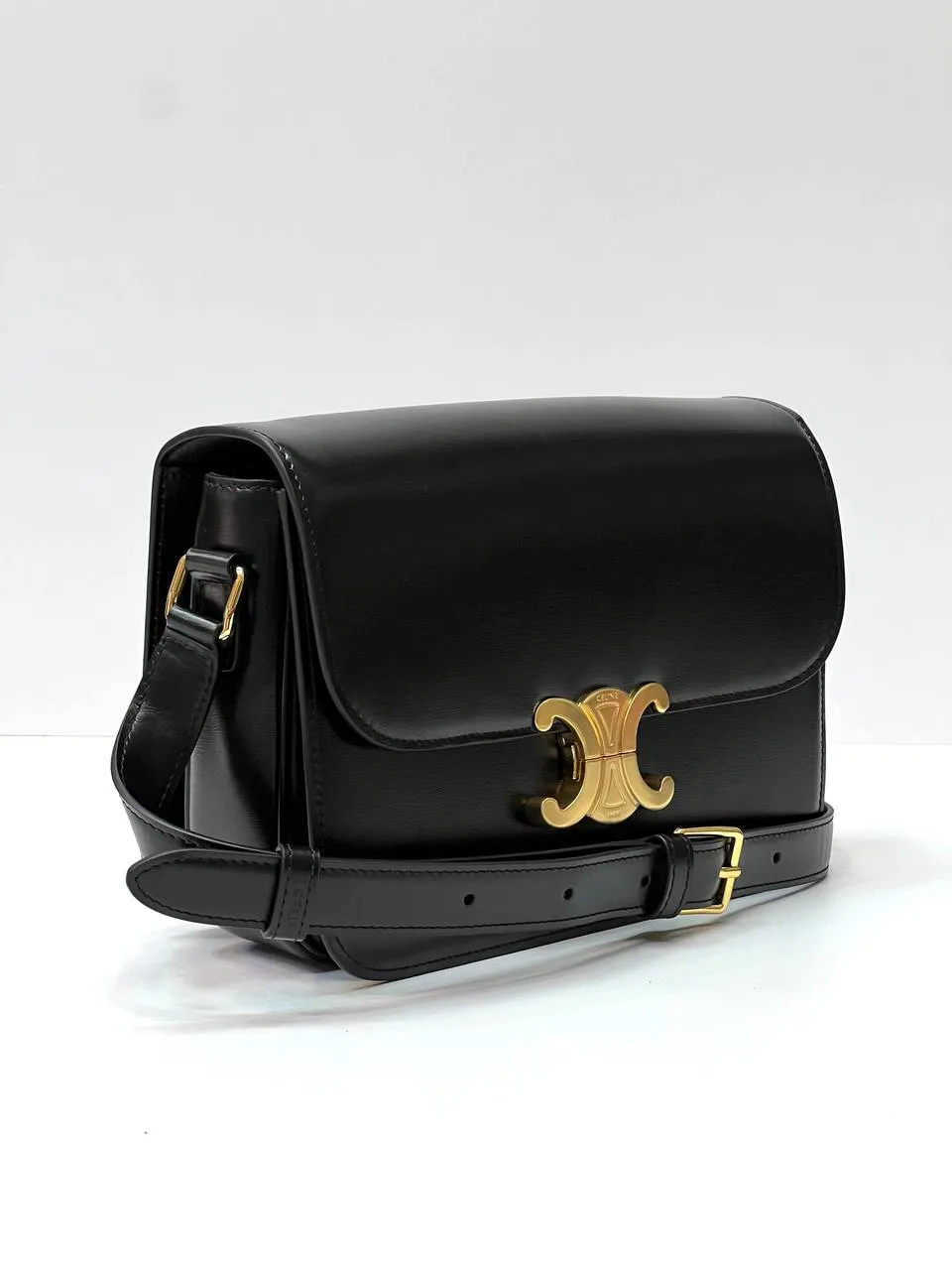 CELINE CLASSIQUE TRIOMPHE BAG IN SHINY CALFSKIN BLACK