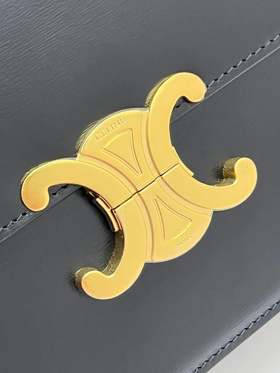 CELINE CLASSIQUE TRIOMPHE BAG IN SHINY CALFSKIN BLACK