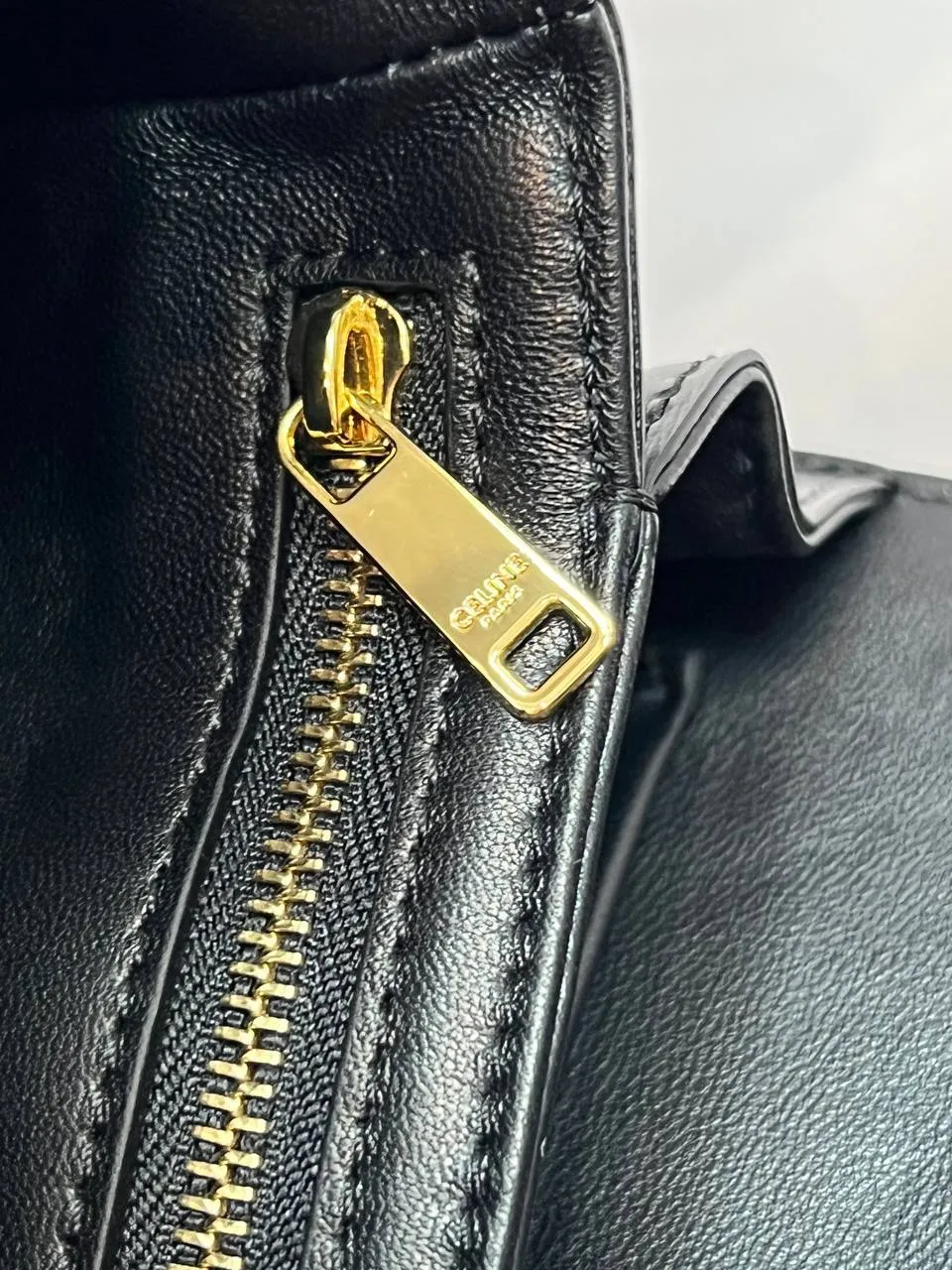 CELINE CLASSIQUE TRIOMPHE BAG IN SHINY CALFSKIN BLACK