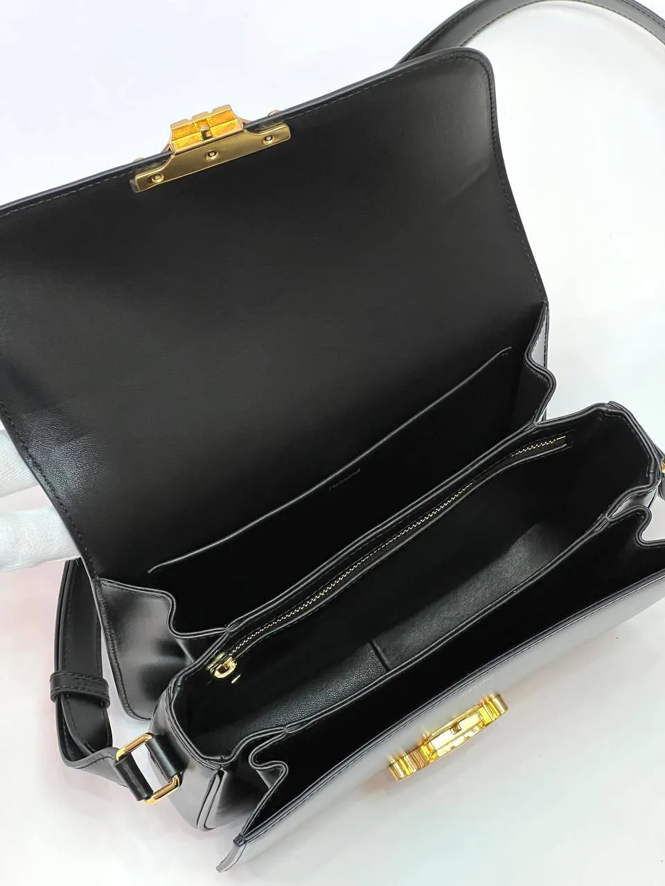 CELINE CLASSIQUE TRIOMPHE BAG IN SHINY CALFSKIN BLACK