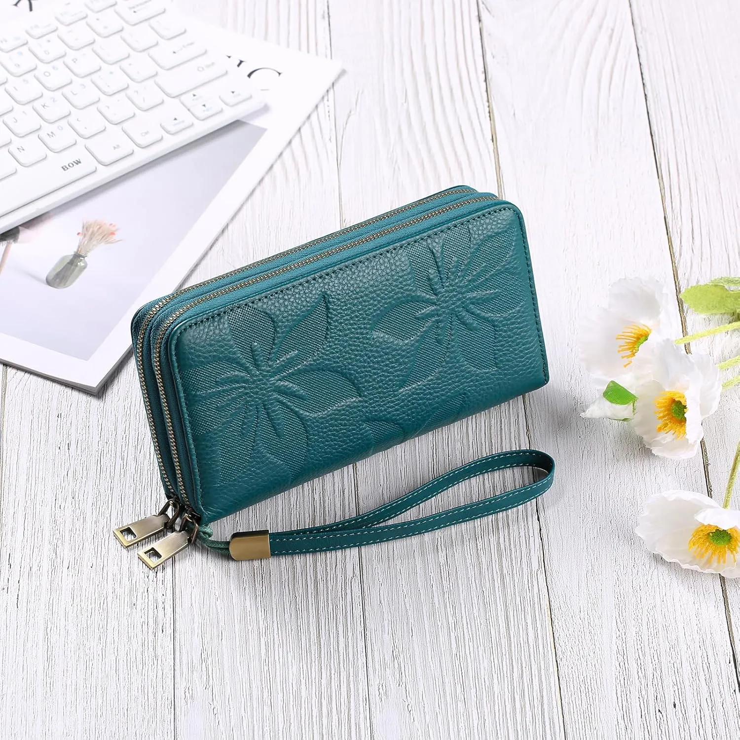 GAEKEAO Wallet for Women Clutch RFID Blocking Leather Wristlet Purse Large Capacity Credit Card Holder with Grip Hand Strap
