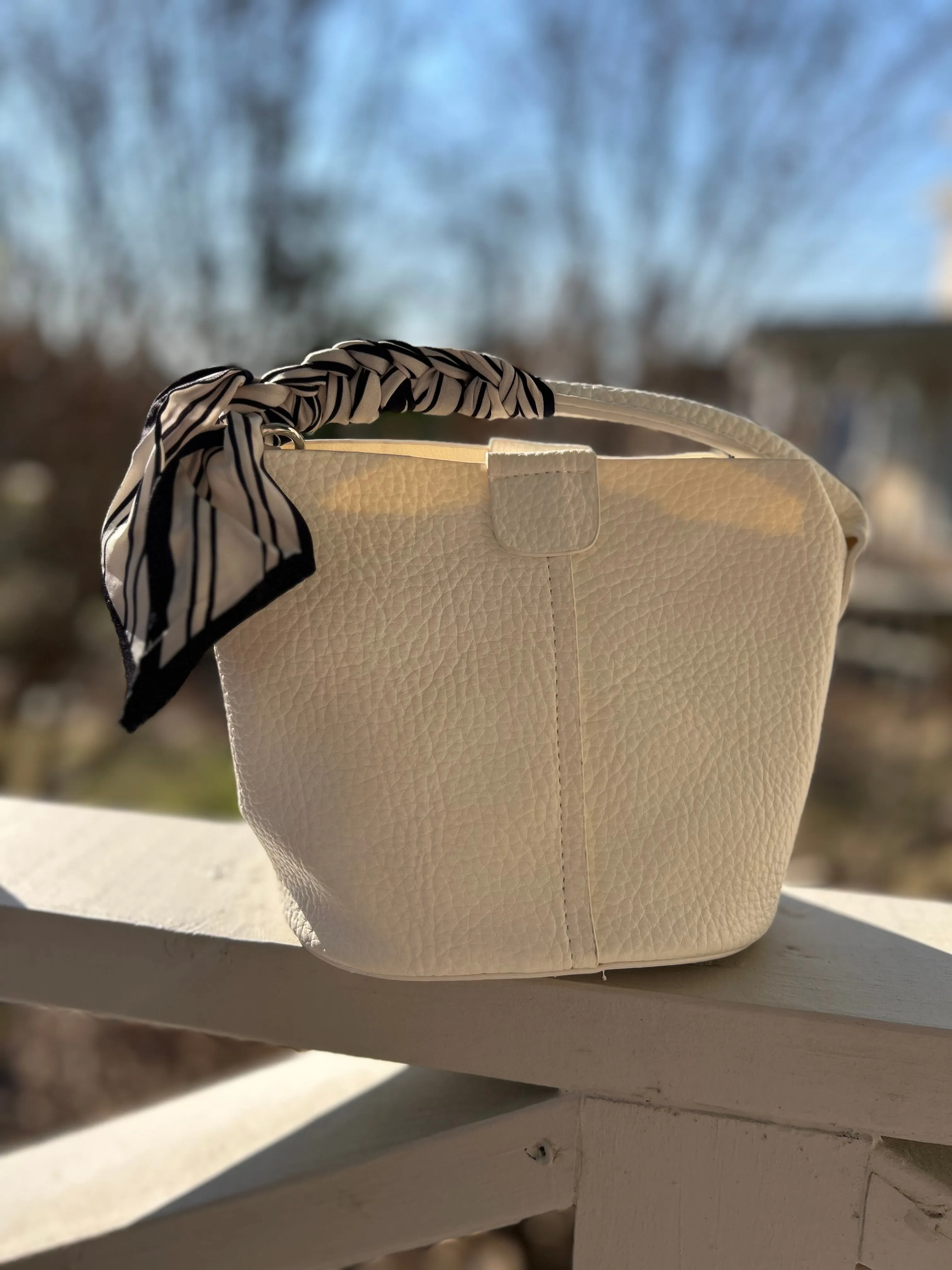 Scarf handle bags