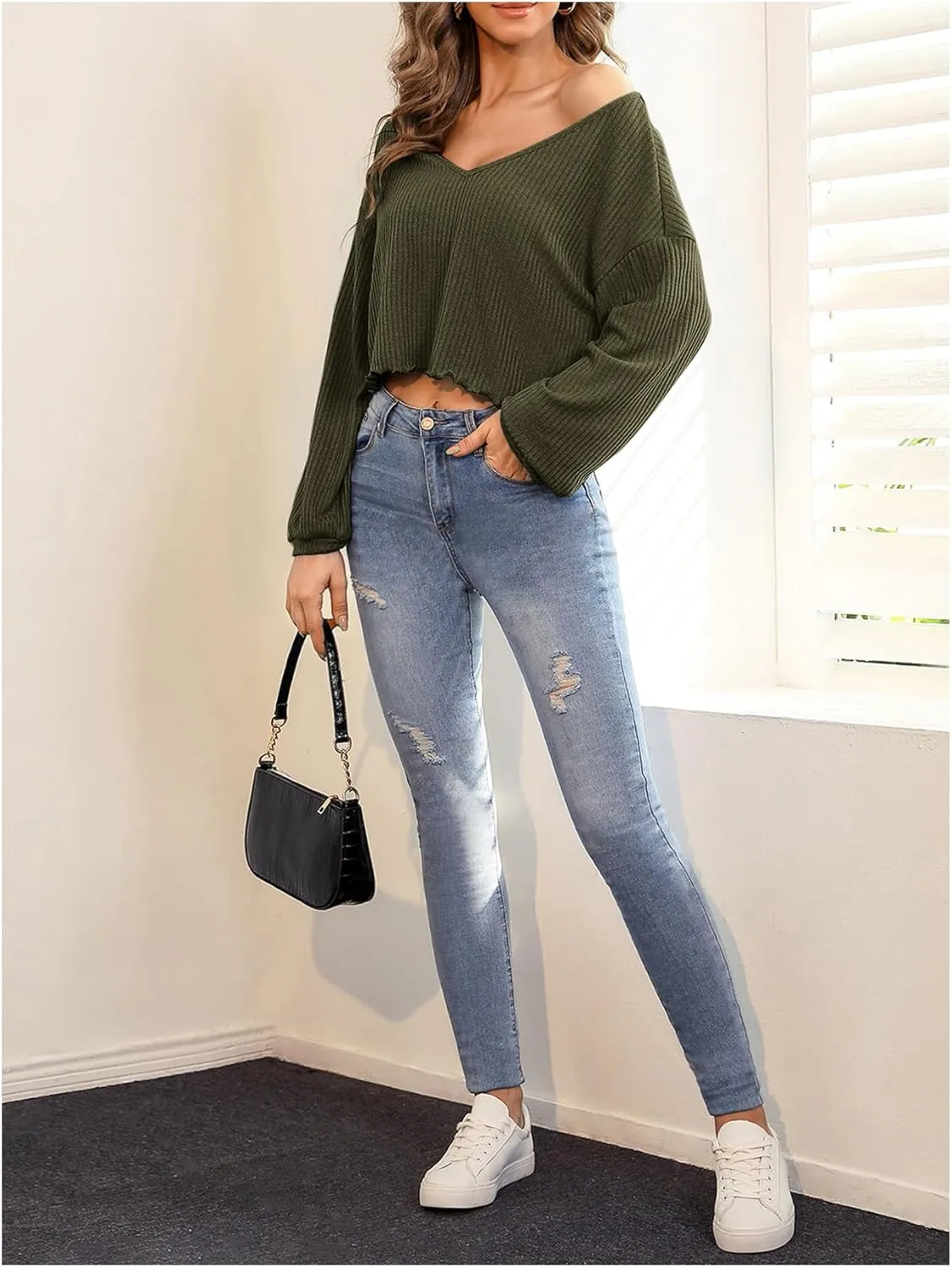 SweatyRocks Women's Long Sleeve Tee Shirt V Neck Ribbed Knit Lettuce Trim Crop Top