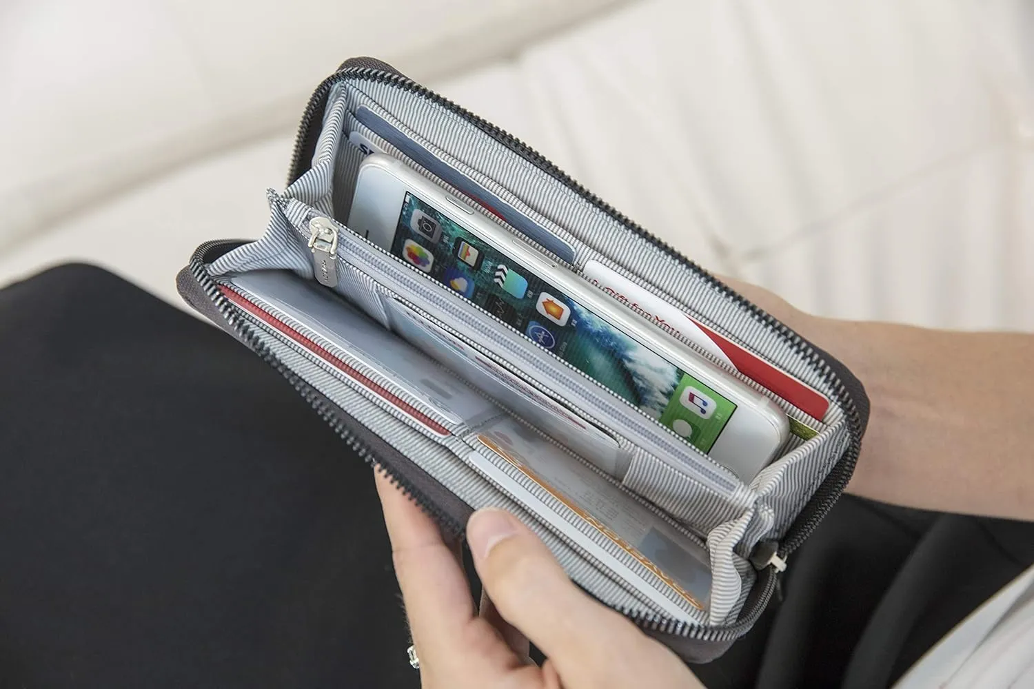 Travelon RFID Blocking Single Zip Wallet