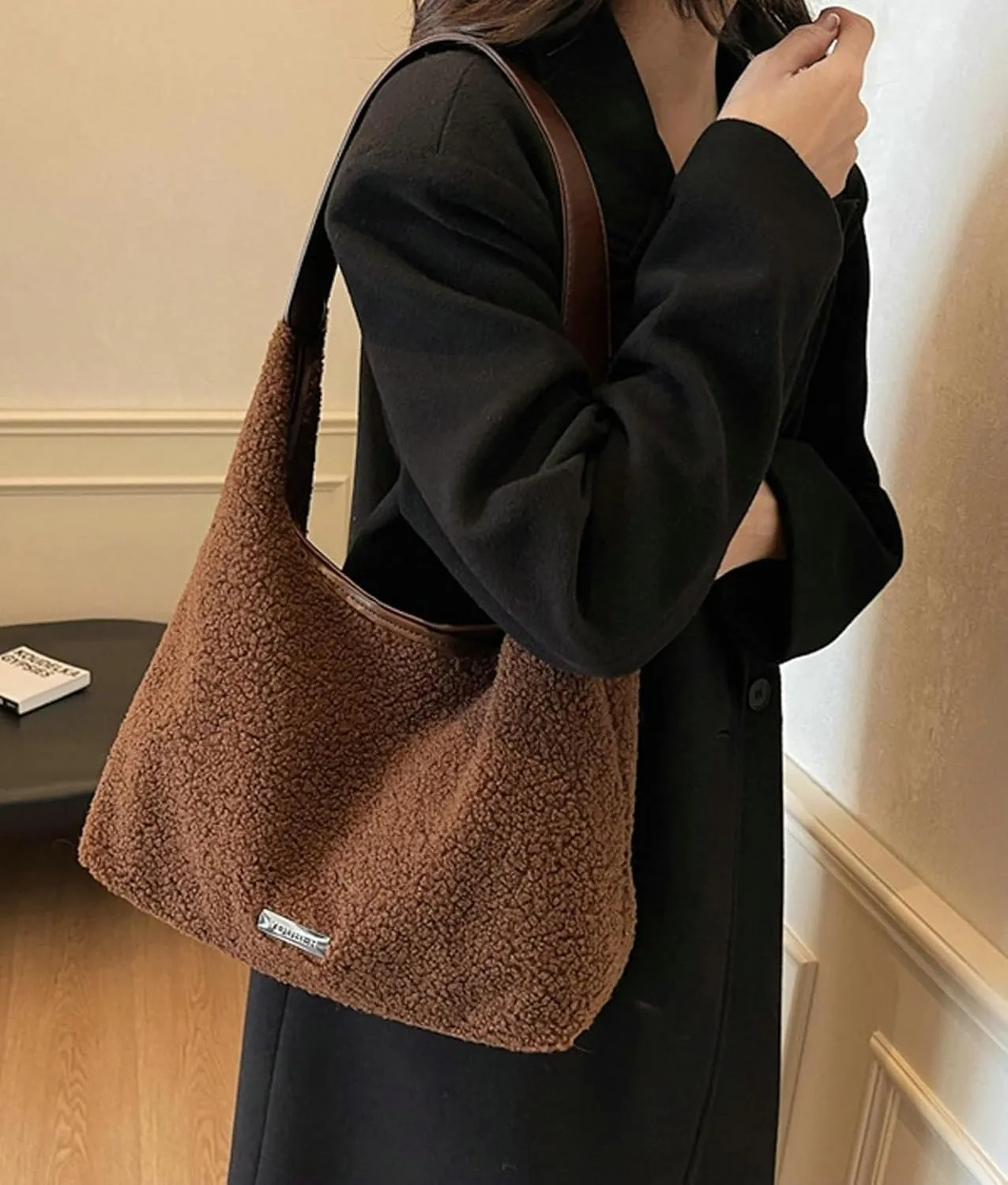 Womens Faux Lamb Wool Tote Bag 2024 Fall Winter Plush Fleece Shoulder Bag PU Leather Strap Stylish Commuter Bag